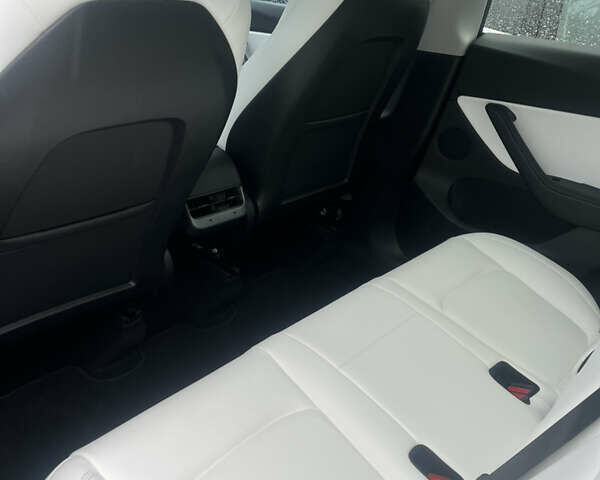 Белый Тесла Model Y, объемом двигателя 0 л и пробегом 28 тыс. км за 26500 $, фото 7 на Automoto.ua