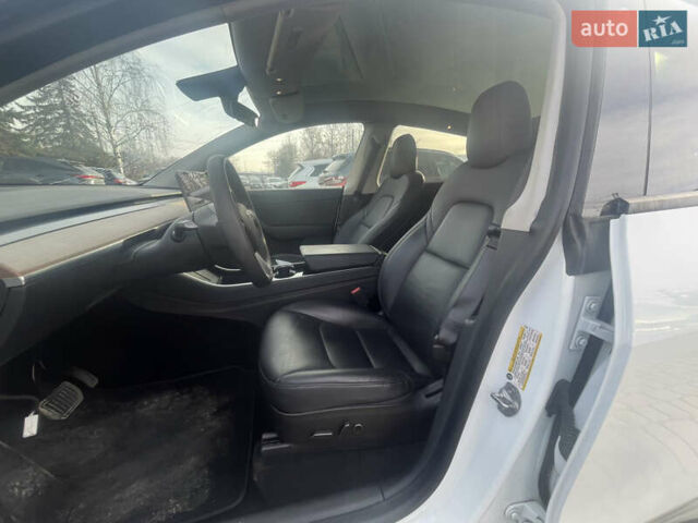 Белый Тесла Model Y, объемом двигателя 0 л и пробегом 70 тыс. км за 18500 $, фото 5 на Automoto.ua