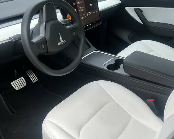 Белый Тесла Model Y, объемом двигателя 0 л и пробегом 28 тыс. км за 26500 $, фото 4 на Automoto.ua