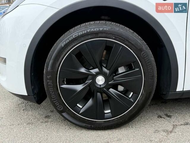 Белый Тесла Model Y, объемом двигателя 0 л и пробегом 80 тыс. км за 25500 $, фото 8 на Automoto.ua