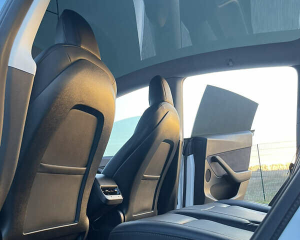 Белый Тесла Model Y, объемом двигателя 0 л и пробегом 76 тыс. км за 23400 $, фото 29 на Automoto.ua