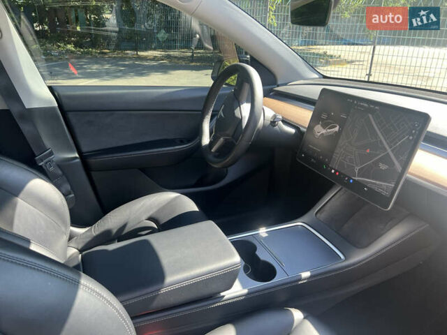 Белый Тесла Model Y, объемом двигателя 0 л и пробегом 63 тыс. км за 25500 $, фото 19 на Automoto.ua