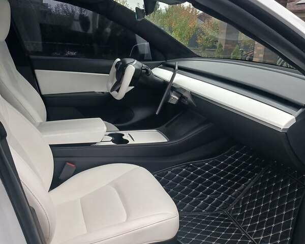 Белый Тесла Model Y, объемом двигателя 0 л и пробегом 195 тыс. км за 26000 $, фото 14 на Automoto.ua