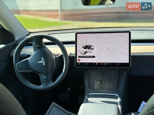 Белый Тесла Model Y, объемом двигателя 0 л и пробегом 38 тыс. км за 31000 $, фото 11 на Automoto.ua