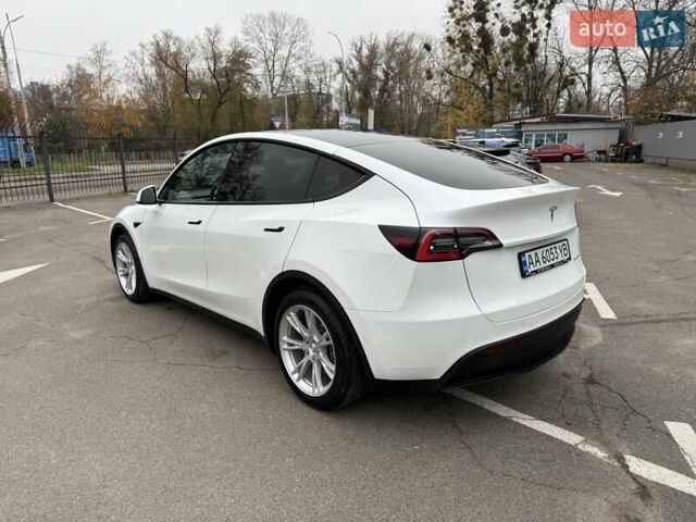 Белый Тесла Model Y, объемом двигателя 0 л и пробегом 68 тыс. км за 24900 $, фото 4 на Automoto.ua