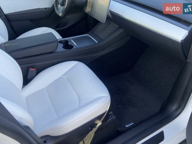 Белый Тесла Model Y, объемом двигателя 0 л и пробегом 20 тыс. км за 38000 $, фото 10 на Automoto.ua