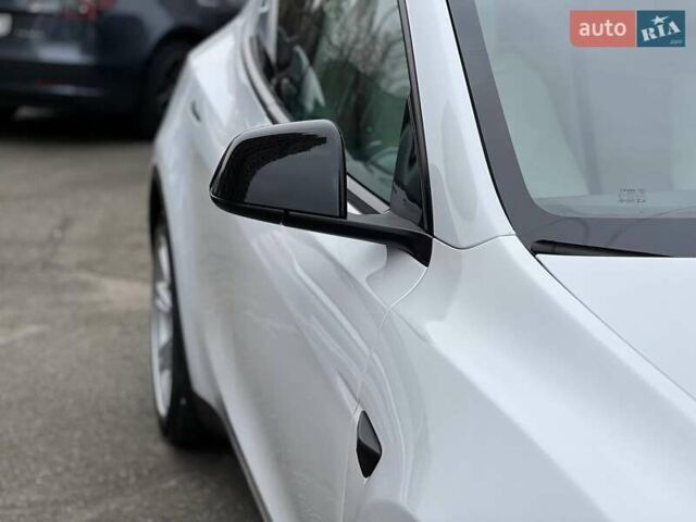 Білий Тесла Model Y, об'ємом двигуна 0 л та пробігом 47 тис. км за 23499 $, фото 21 на Automoto.ua