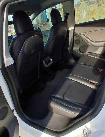 Белый Тесла Model Y, объемом двигателя 0 л и пробегом 61 тыс. км за 25950 $, фото 16 на Automoto.ua