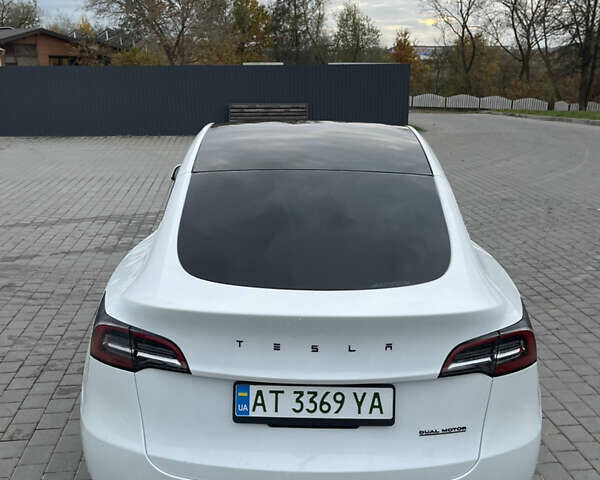 Белый Тесла Model Y, объемом двигателя 0 л и пробегом 55 тыс. км за 28000 $, фото 1 на Automoto.ua