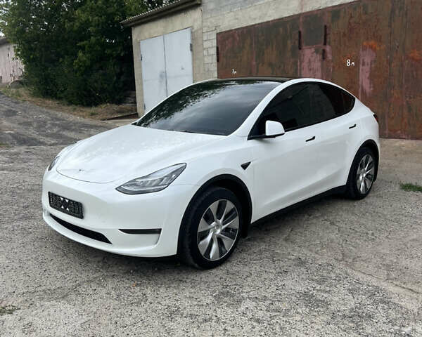 Белый Тесла Model Y, объемом двигателя 0 л и пробегом 42 тыс. км за 25500 $, фото 1 на Automoto.ua