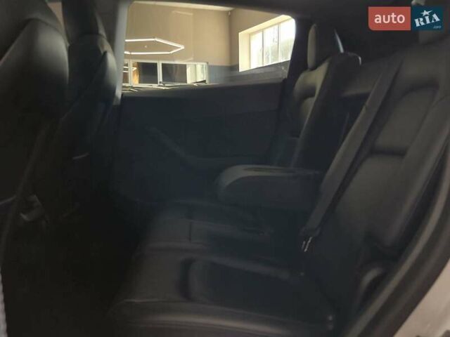 Білий Тесла Model Y, об'ємом двигуна 0 л та пробігом 58 тис. км за 26989 $, фото 10 на Automoto.ua