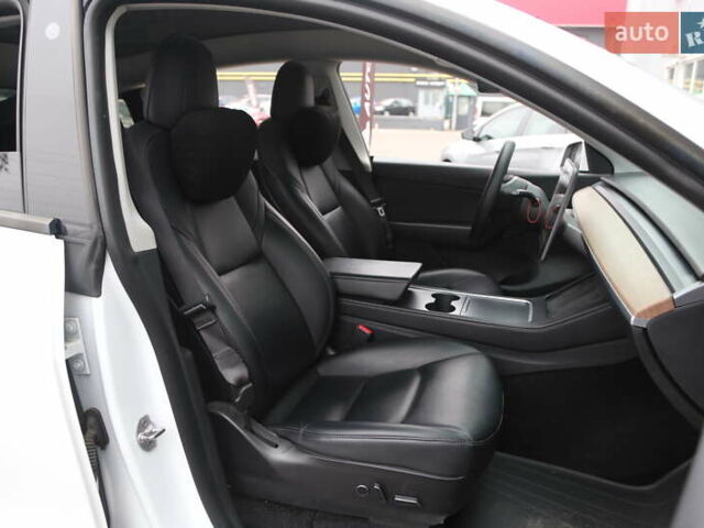 Белый Тесла Model Y, объемом двигателя 0 л и пробегом 121 тыс. км за 21900 $, фото 11 на Automoto.ua