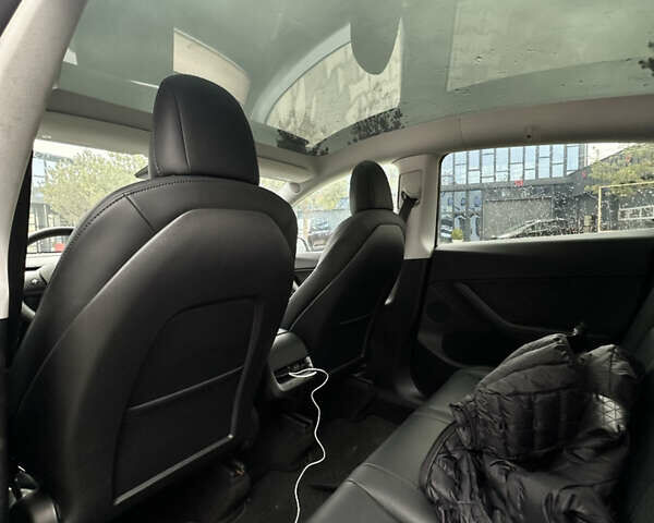 Белый Тесла Model Y, объемом двигателя 0 л и пробегом 79 тыс. км за 25500 $, фото 9 на Automoto.ua