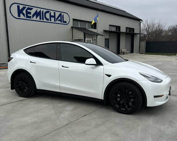 Белый Тесла Model Y, объемом двигателя 0 л и пробегом 76 тыс. км за 26000 $, фото 6 на Automoto.ua