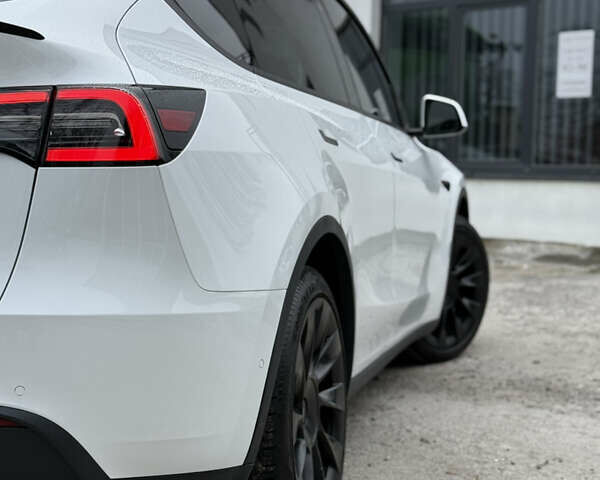 Белый Тесла Model Y, объемом двигателя 0 л и пробегом 77 тыс. км за 24200 $, фото 11 на Automoto.ua
