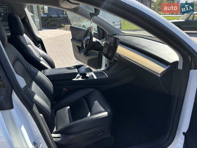 Белый Тесла Model Y, объемом двигателя 0 л и пробегом 86 тыс. км за 23999 $, фото 8 на Automoto.ua