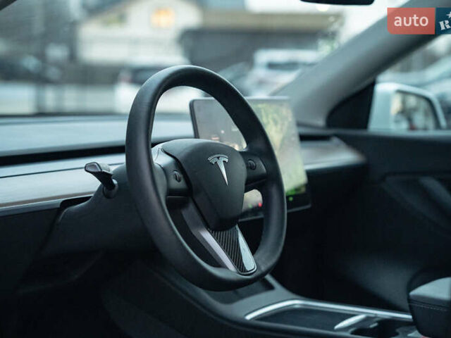 Белый Тесла Model Y, объемом двигателя 0 л и пробегом 69 тыс. км за 27500 $, фото 17 на Automoto.ua