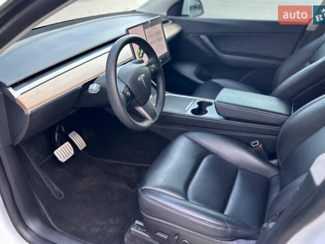 Белый Тесла Model Y, объемом двигателя 0 л и пробегом 79 тыс. км за 24000 $, фото 2 на Automoto.ua