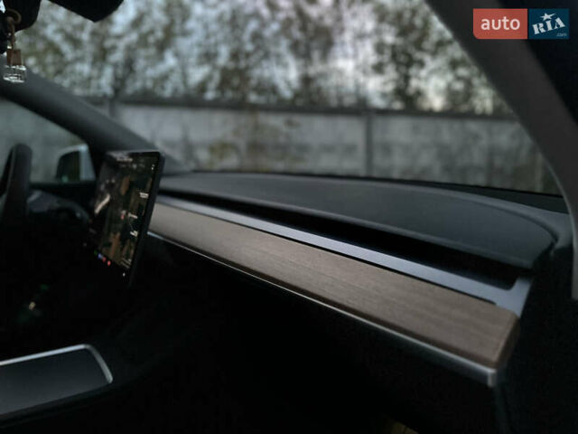 Белый Тесла Model Y, объемом двигателя 0 л и пробегом 57 тыс. км за 30000 $, фото 29 на Automoto.ua