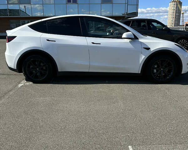Тесла Model Y 2021 в Киеве на Automoto.ua Белый Тесла Model Y, объемом двигателя 0 л и пробегом 117 тыс. км за 35000 $, фото 3 на Automoto.ua