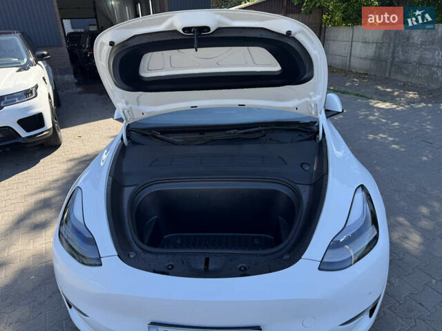 Белый Тесла Model Y, объемом двигателя 0 л и пробегом 120 тыс. км за 32500 $, фото 8 на Automoto.ua