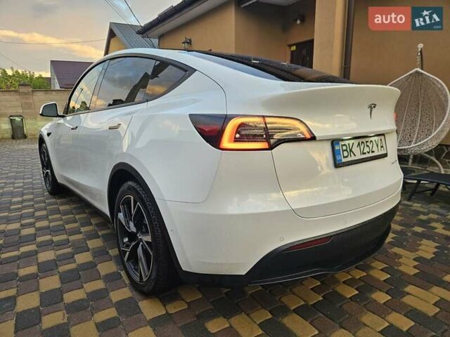 Тесла Model Y 2021 в Ровно на Automoto.ua Белый Тесла Model Y, объемом двигателя 0 л и пробегом 133 тыс. км за 22000 $, фото 6 на Automoto.ua