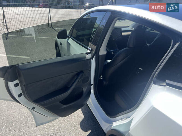 Белый Тесла Model Y, объемом двигателя 0 л и пробегом 63 тыс. км за 25500 $, фото 22 на Automoto.ua