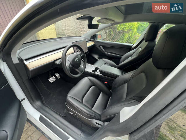 Белый Тесла Model Y, объемом двигателя 0 л и пробегом 92 тыс. км за 23500 $, фото 16 на Automoto.ua