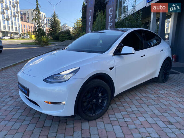 Белый Тесла Model Y, объемом двигателя 0 л и пробегом 39 тыс. км за 27300 $, фото 2 на Automoto.ua