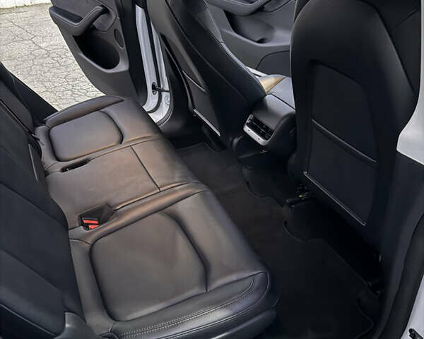 Белый Тесла Model Y, объемом двигателя 0 л и пробегом 79 тыс. км за 27899 $, фото 11 на Automoto.ua