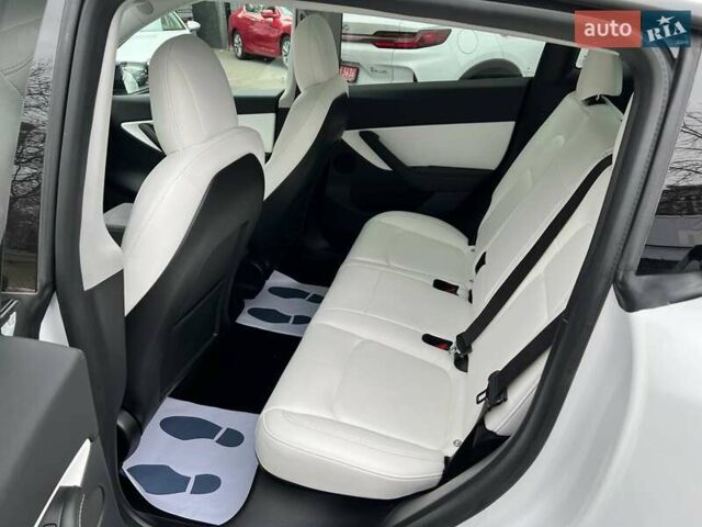 Білий Тесла Model Y, об'ємом двигуна 0 л та пробігом 47 тис. км за 23499 $, фото 61 на Automoto.ua