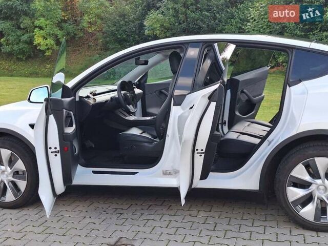 Білий Тесла Model Y, об'ємом двигуна 0 л та пробігом 75 тис. км за 30000 $, фото 12 на Automoto.ua
