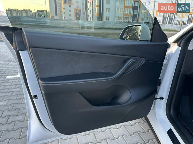 Білий Тесла Model Y, об'ємом двигуна 0 л та пробігом 105 тис. км за 24900 $, фото 13 на Automoto.ua