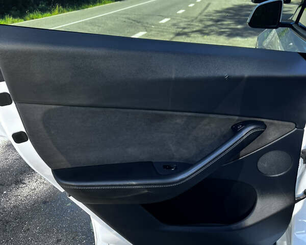 Білий Тесла Model Y, об'ємом двигуна 0 л та пробігом 117 тис. км за 23000 $, фото 14 на Automoto.ua