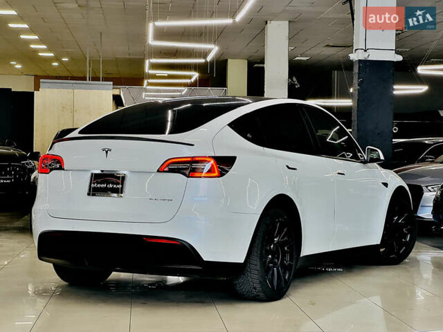 Білий Тесла Model Y, об'ємом двигуна 0 л та пробігом 74 тис. км за 24979 $, фото 4 на Automoto.ua