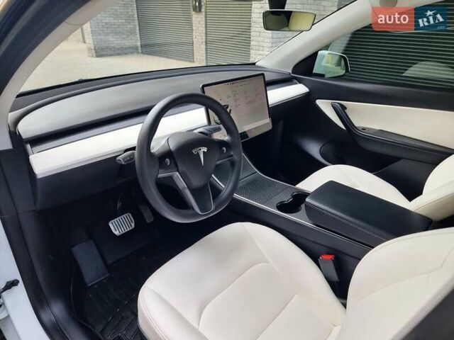 Белый Тесла Model Y, объемом двигателя 0 л и пробегом 98 тыс. км за 26499 $, фото 25 на Automoto.ua