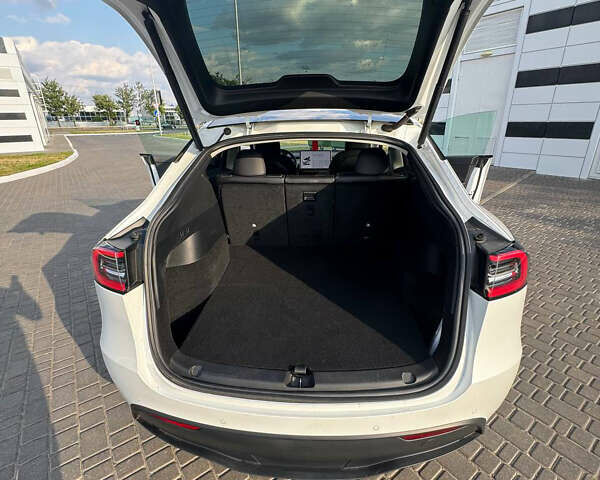 Белый Тесла Model Y, объемом двигателя 0 л и пробегом 80 тыс. км за 24000 $, фото 6 на Automoto.ua