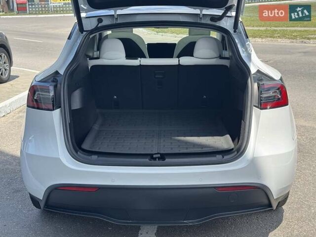 Белый Тесла Model Y, объемом двигателя 0 л и пробегом 34 тыс. км за 31999 $, фото 22 на Automoto.ua
