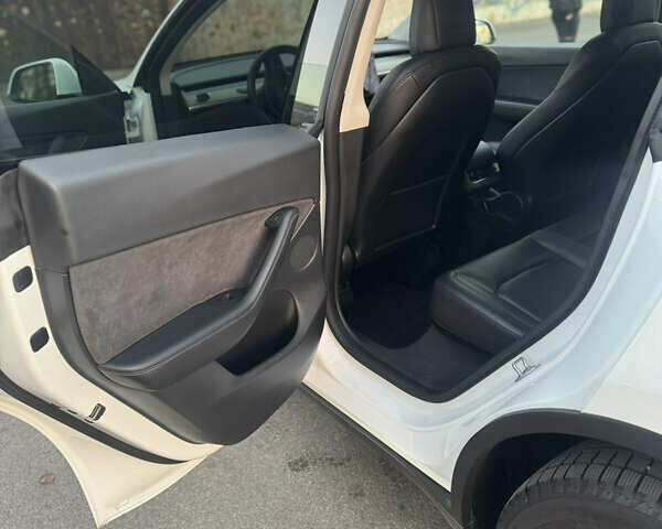 Білий Тесла Model Y, об'ємом двигуна 0 л та пробігом 55 тис. км за 24990 $, фото 9 на Automoto.ua