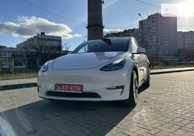 Белый Тесла Model Y, объемом двигателя 0 л и пробегом 61 тыс. км за 34500 $, фото 24 на Automoto.ua