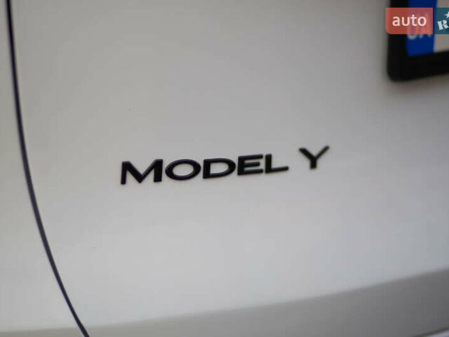 Белый Тесла Model Y, объемом двигателя 0 л и пробегом 55 тыс. км за 33000 $, фото 27 на Automoto.ua