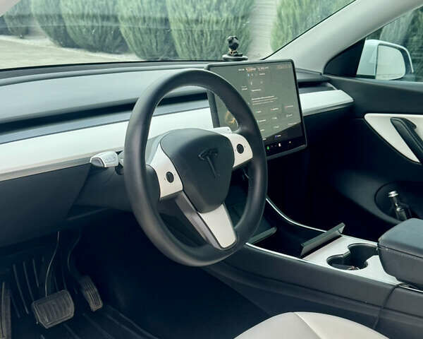 Белый Тесла Model Y, объемом двигателя 0 л и пробегом 180 тыс. км за 23000 $, фото 7 на Automoto.ua