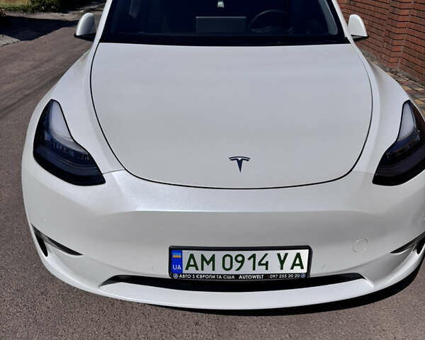Белый Тесла Model Y, объемом двигателя 0 л и пробегом 65 тыс. км за 25000 $, фото 1 на Automoto.ua