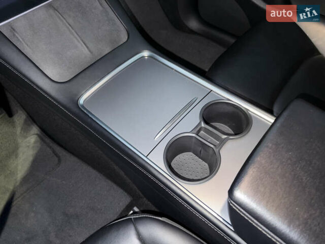 Белый Тесла Model Y, объемом двигателя 0 л и пробегом 128 тыс. км за 22600 $, фото 47 на Automoto.ua