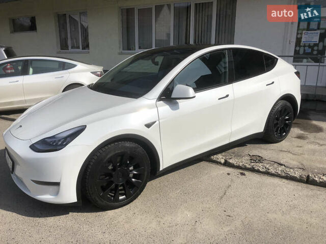 Белый Тесла Model Y, объемом двигателя 0 л и пробегом 25 тыс. км за 28100 $, фото 1 на Automoto.ua