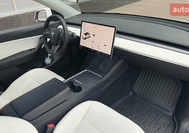 Білий Тесла Model Y, об'ємом двигуна 0 л та пробігом 74 тис. км за 25900 $, фото 6 на Automoto.ua