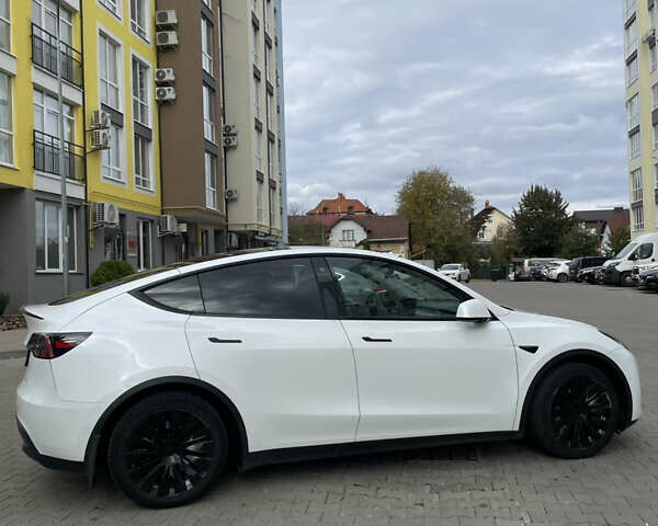 Белый Тесла Model Y, объемом двигателя 0 л и пробегом 65 тыс. км за 22999 $, фото 5 на Automoto.ua