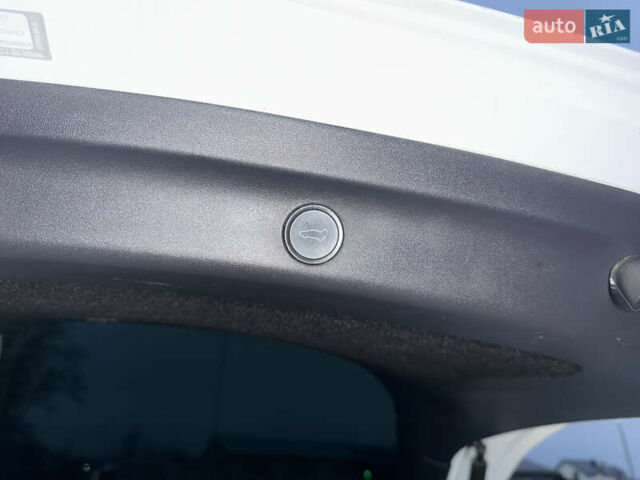 Белый Тесла Model Y, объемом двигателя 0 л и пробегом 128 тыс. км за 22600 $, фото 34 на Automoto.ua