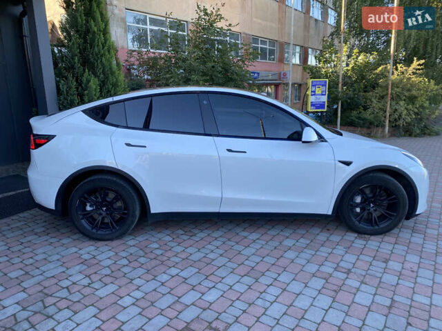 Белый Тесла Model Y, объемом двигателя 0 л и пробегом 39 тыс. км за 27300 $, фото 8 на Automoto.ua