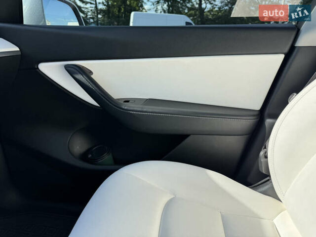 Белый Тесла Model Y, объемом двигателя 0 л и пробегом 155 тыс. км за 20777 $, фото 14 на Automoto.ua